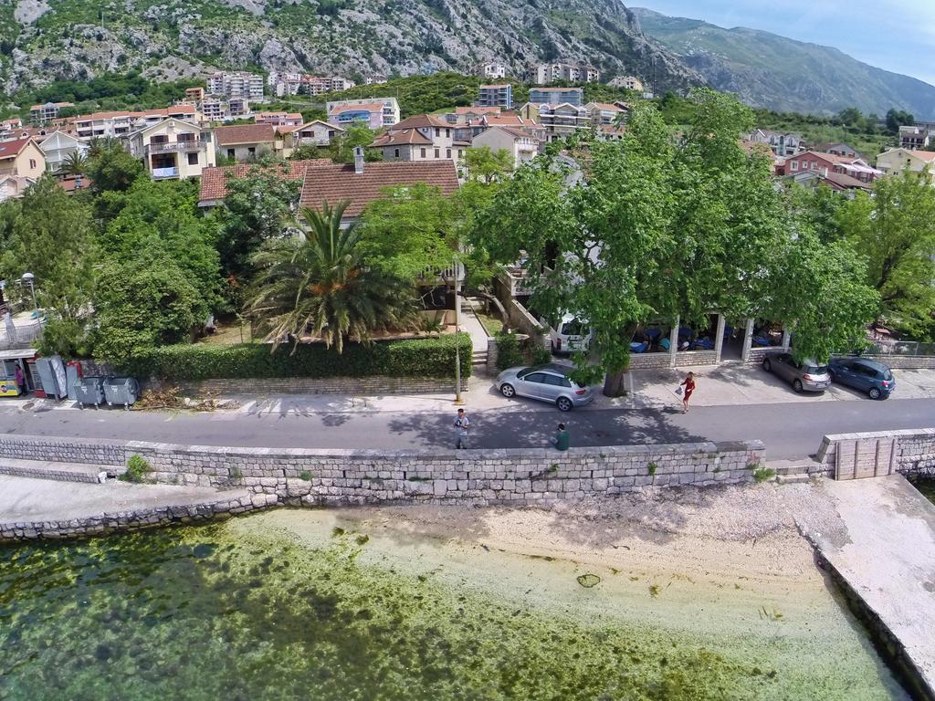 Apartments Beachfront Kotor Eksteriør billede