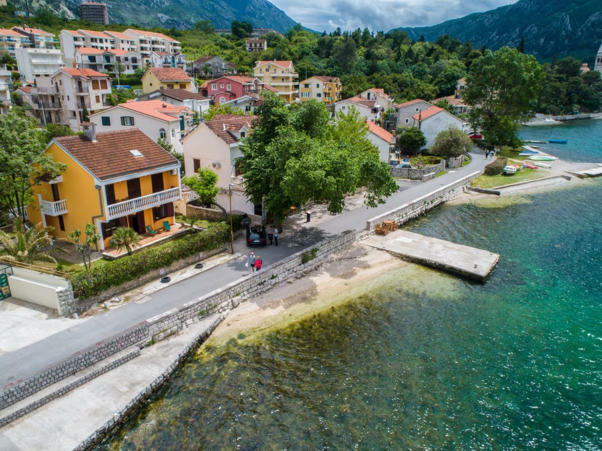 Apartments Beachfront Kotor Eksteriør billede