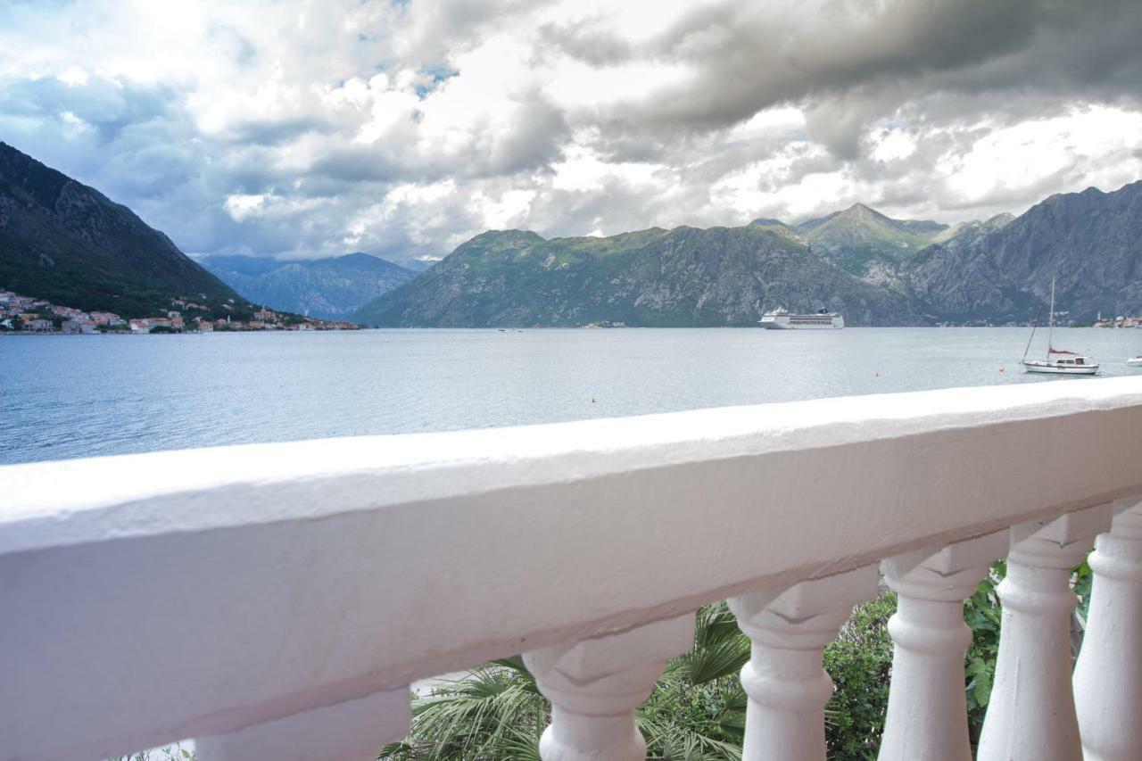 Apartments Beachfront Kotor Eksteriør billede