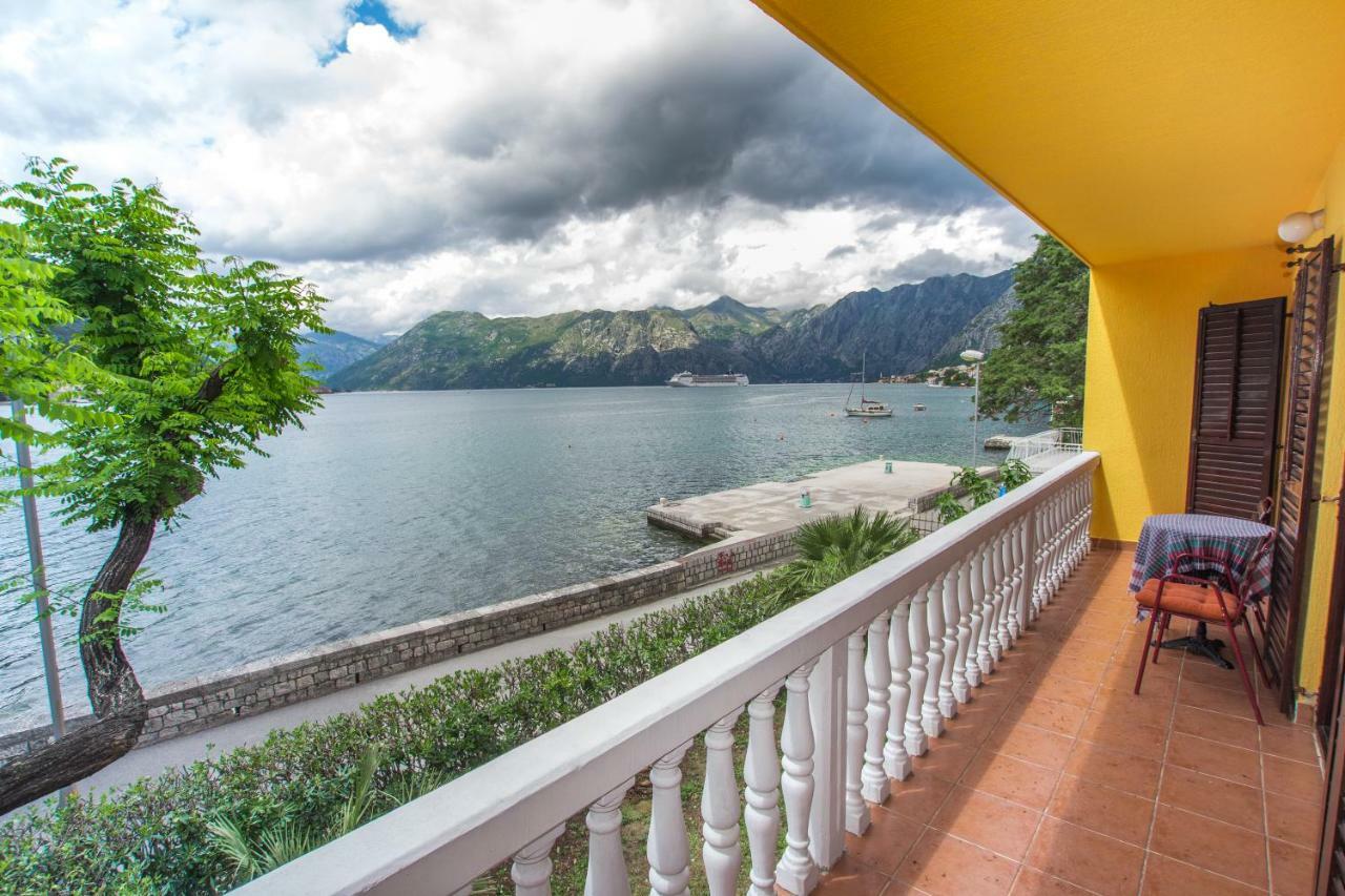 Apartments Beachfront Kotor Eksteriør billede