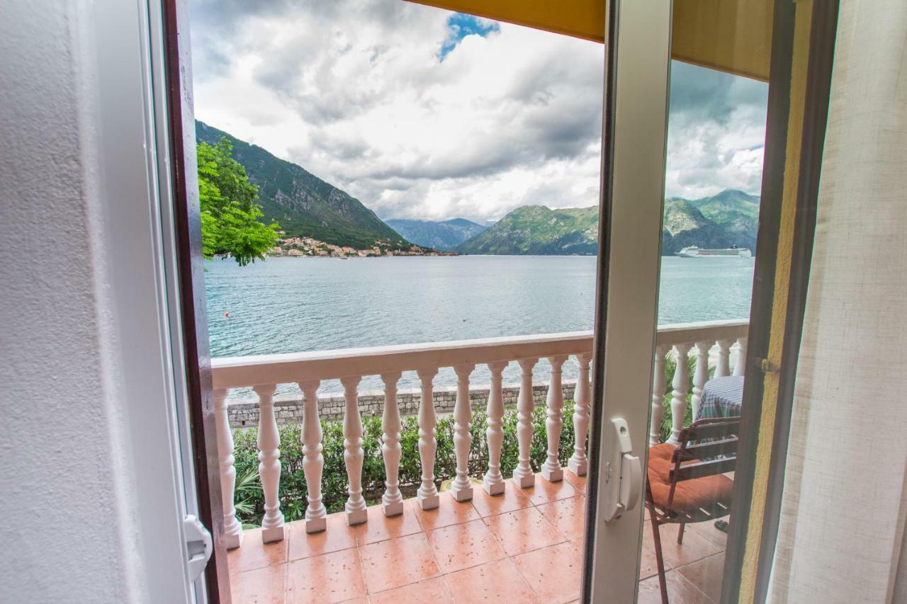Apartments Beachfront Kotor Eksteriør billede